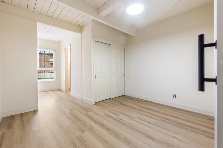 $1850 : Torrance 44 Studio $1,850 image 6