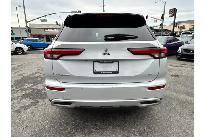 $28830 : Mitsubishi Outlander 2024 SE image 7