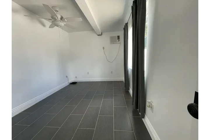 $1250 : 1 bed 1 bath image 1