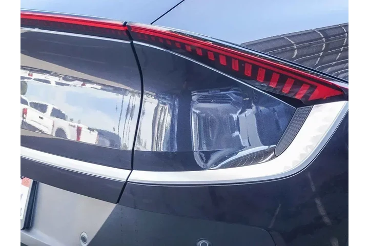 $30991 : Kia EV6 2025 Light 4dr Cross image 8