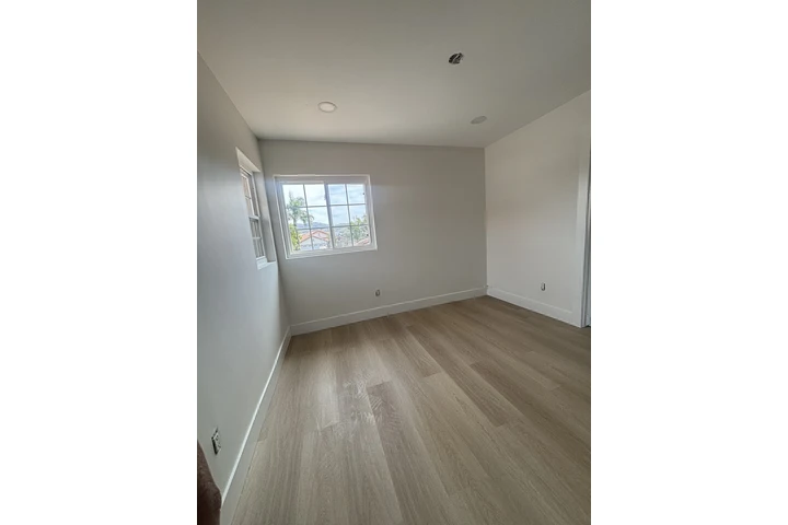 $800 : Se renta cuarto en corona CA image 3