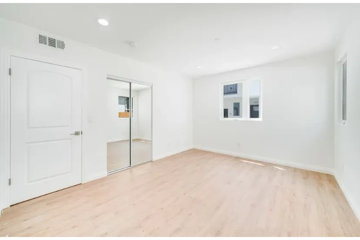 $2500 : 3bd and 2bath for rent at LA image 6