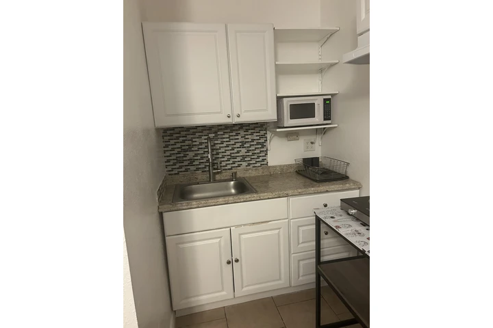 $1300 : RENTO STUDIO EN COMPTON image 6