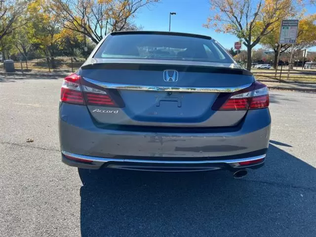 $10900 : 2017 Accord LX image 7