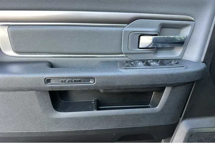 $26998 : Ram 1500 Classic 2024 4x4 SL image 10