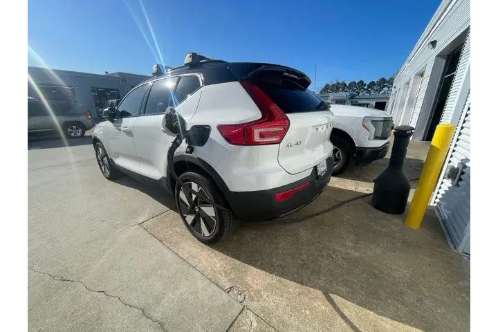 $34645 : Volvo XC40 Recharge 2024 eAW image 5