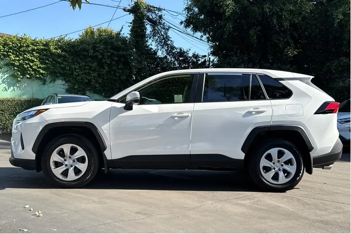 $25555 : Toyota RAV4 2023 LE 4dr SUV image 7