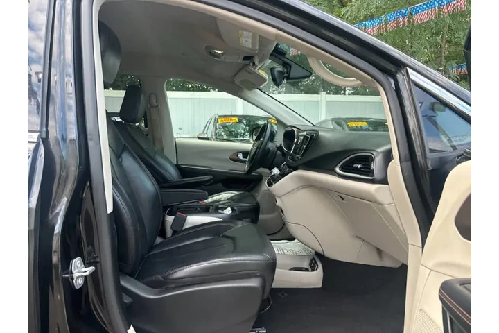 $10999 : 2018 Pacifica Touring L image 9