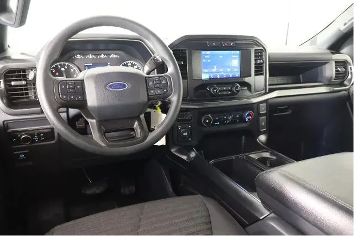 $33945 : Ford F-150 2023 4x4 Lariat 4 image 2