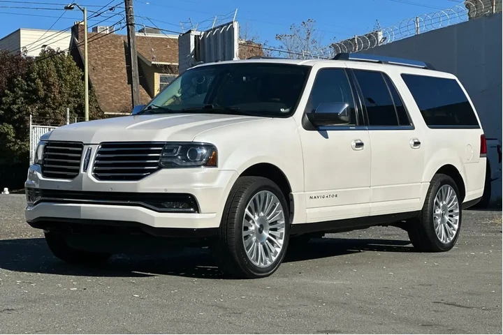 $18900 : Lincoln Navigator L 2017 4x4 image 8