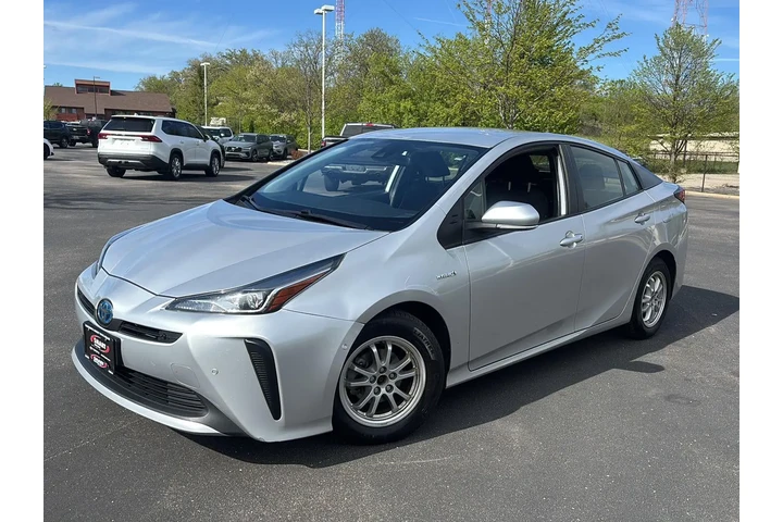 $16283 : 2022 Prius LE image 1