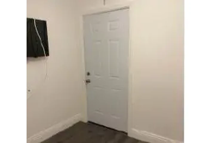 $900 : SE RENTA CUARTO image 1