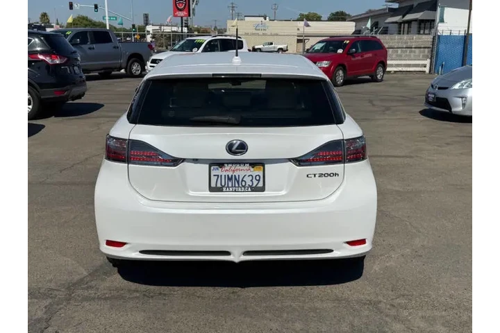 $9995 : 2013 CT 200h image 6