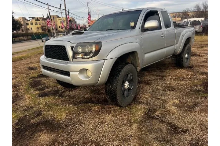 $15995 : 2010 Tacoma V6 image 1