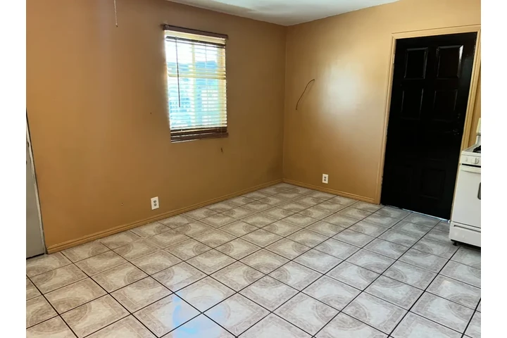 $1800 : Precioso Estudio de Renta image 8