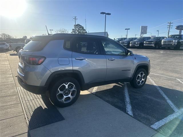 $31999 : 2022 Compass Trailhawk SUV I- image 6