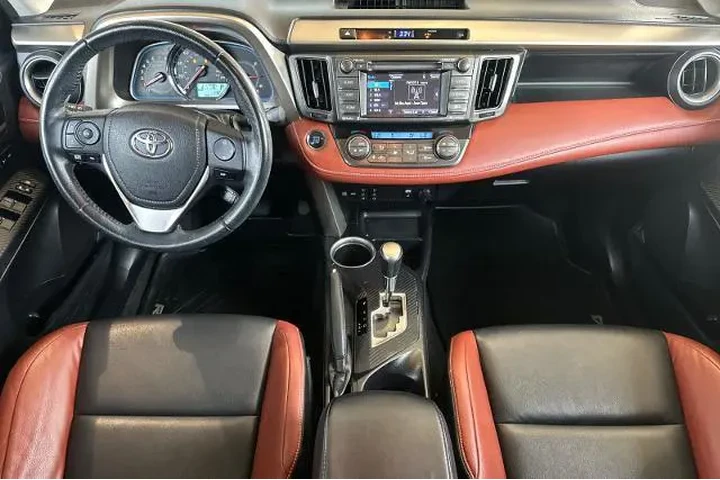 $19995 : Toyota RAV4 2015 AWD Limited image 3