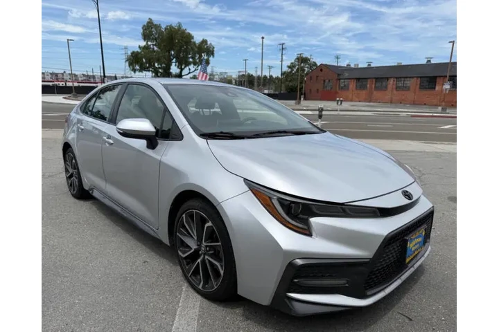 2021 Corolla SE image 1