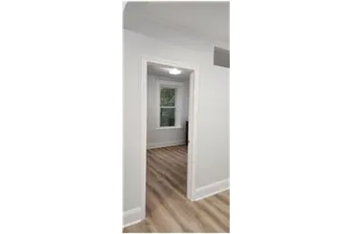 $2400 : Rental property with 1 bedro image 5