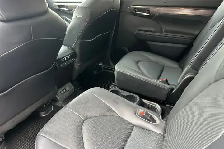 $33995 : Toyota Highlander 2020 AWD L image 4