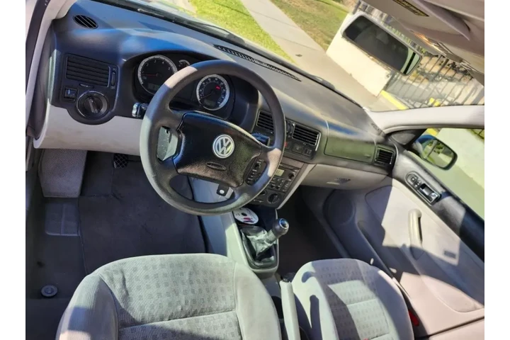 $2500 : JETTA 2004 ESTANDAR image 3