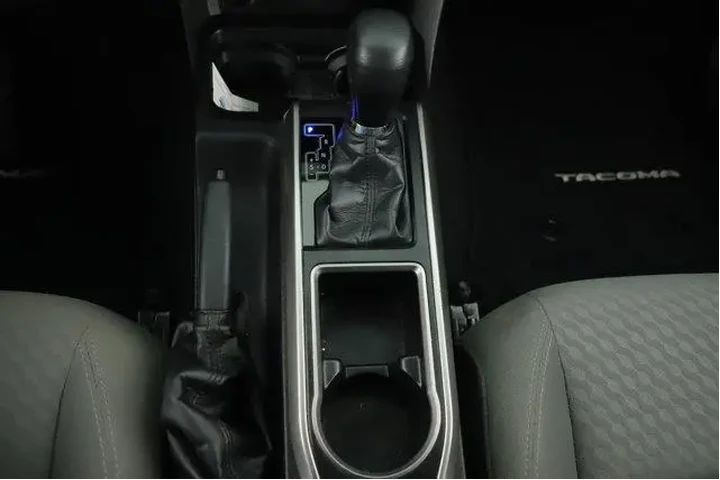 $27994 : Toyota Tacoma 2021 4x2 SR5 4 image 5