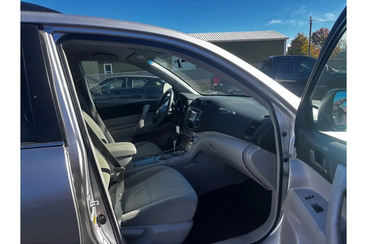 $12995 : 2013 Highlander image 8
