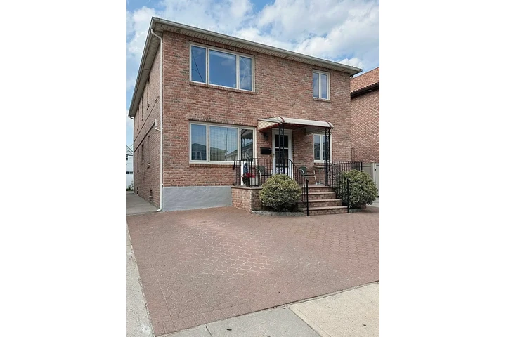 $3000 : WHITESTONE APT ELEGANTE 3BED image 6