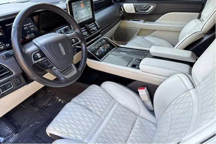 Lincoln Navigator L 2021 4x4 image 9