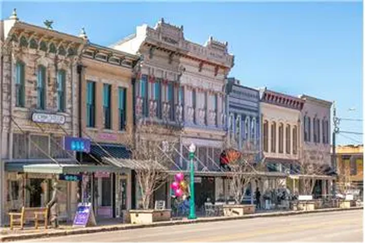 $1535 : Rental property with 2 bedro image 3