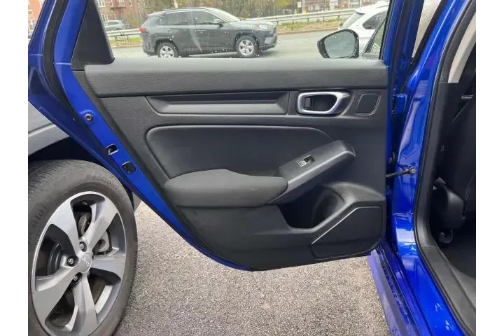 $18985 : Honda Civic 2024 LX 4dr Seda image 10