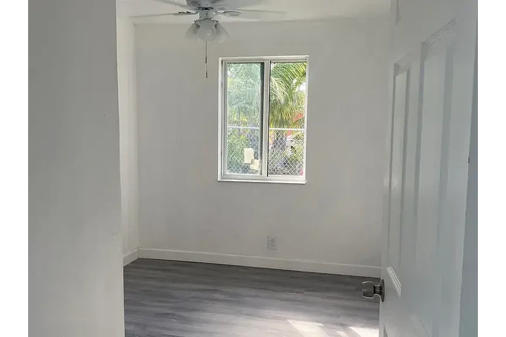 $800 : Charming 2-bedroom, 1-bathroom image 5