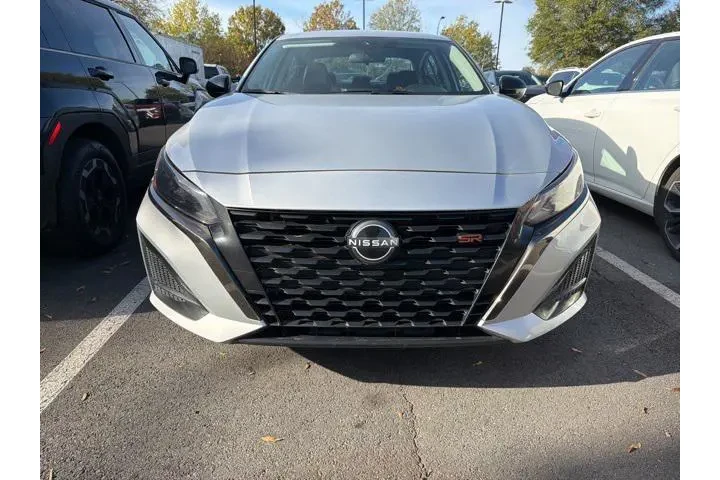 $22962 : Nissan Altima 2024 2.5 SR 4d image 2