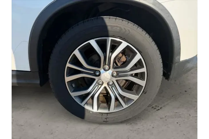 $13399 : Mitsubishi Outlander Sport 2 image 9