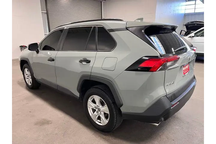 $25679 : Toyota RAV4 2021 AWD XLE 4dr image 5