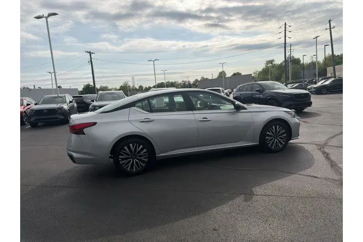 $23980 : Nissan Altima 2025 2.5 SV 4d image 6