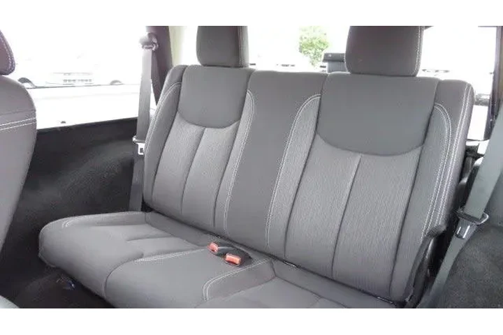 $15952 : Jeep Wrangler 2013 4x4 Rubic image 6