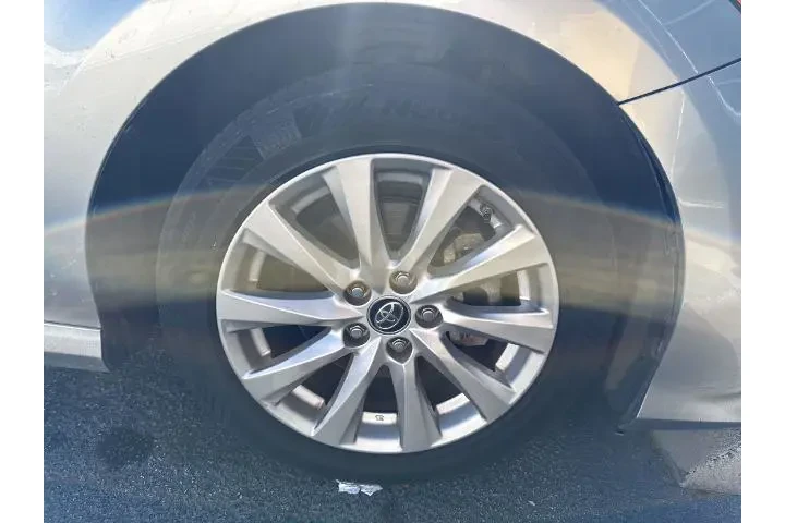 $14049 : Toyota Camry 2018 LE 4dr Sed image 4