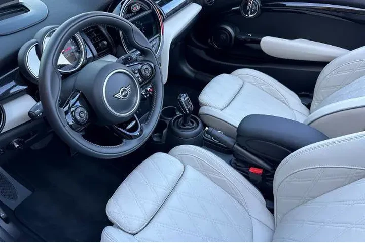 $27999 : MINI Convertible 2020 Cooper image 8