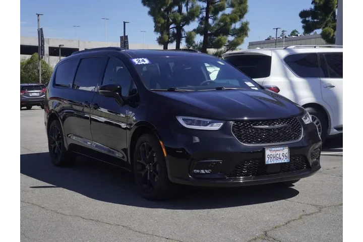 $38740 : Chrysler Pacifica 2024 AWD L image 2