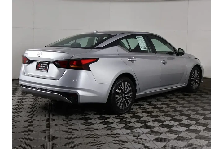 $14993 : Nissan Altima 2023 2.5 SV 4d image 7