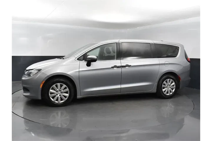 $17659 : Chrysler Voyager 2021 L 4dr image 2
