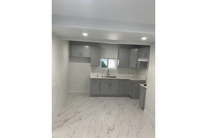 $2000 : Se renta casa pequeña en Azusa image 5