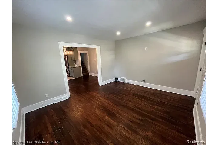 $1000 : Precious house image 5