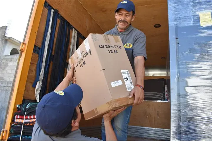 MOVING / MUDANZAS image 3