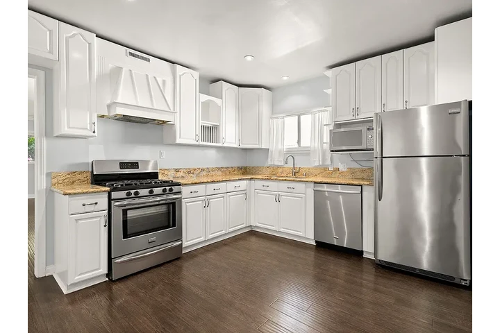 $2600 : House available for rent in LA image 3