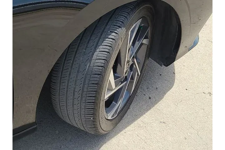 $21044 : Hyundai ELANTRA 2024 Limited image 8