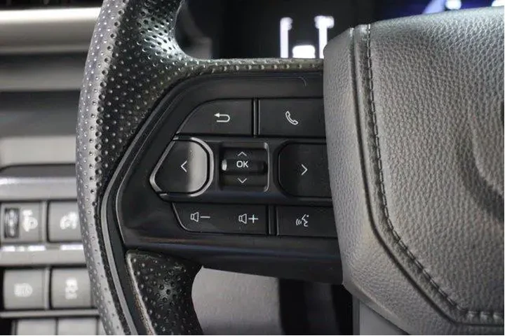 $38998 : Toyota Tacoma 2025 4x4 SR 4d image 9