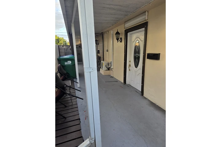 $1500 : Efficiency -Miami/Westchester image 2