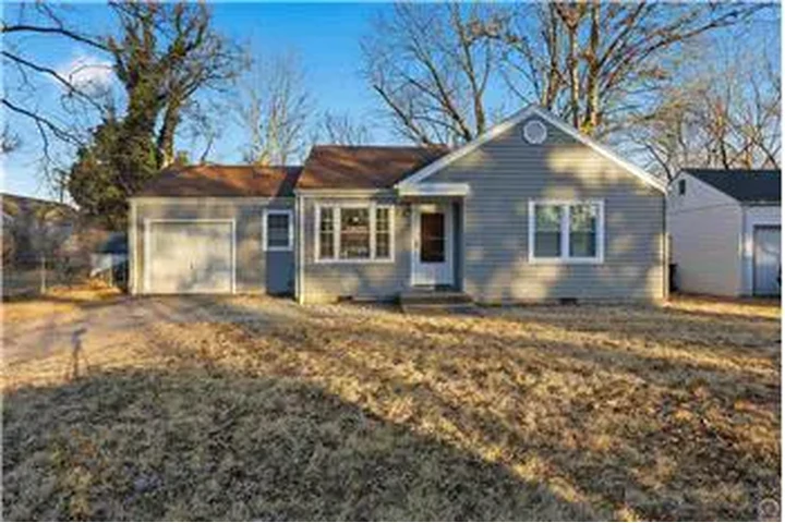 $850 : Rental property with 2 bedro image 1